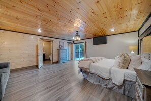 6 quartos, ferros/tábuas de passar roupa, berço de viagem