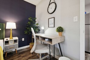 Interior - Prime 1BD Close to the Action (Arlington)