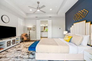 3 bedrooms, desk, iron/ironing board, travel cot - Joyous 3BDTownhouse:  UltraCool & Spacious! (Fort Worth)