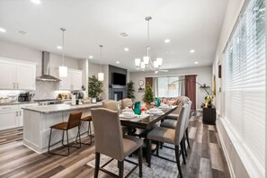 Dining - Joyous 3BDTownhouse:  UltraCool & Spacious! (Fort Worth)