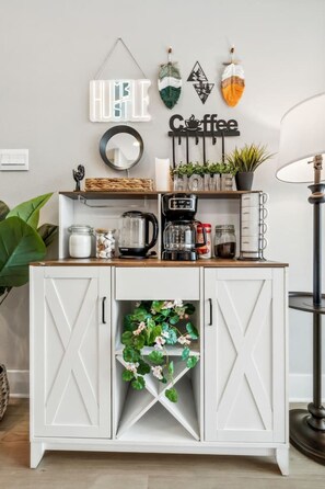 Interior - Charming 2BDTownhouse: JOYfull &Magnolia walkable! (Fort Worth)