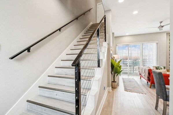 Interior - Charming 2BDTownhouse: JOYfull &Magnolia walkable! (Fort Worth)