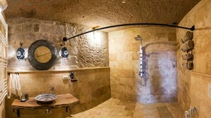 Shower, towels, toilet paper - Family Room with Mountain View (Uchisar)