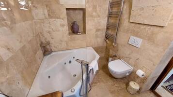 Doccia, asciugamani, carta igienica