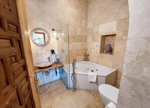 Dusche, HandtĂŒcher, Toilettenpapier