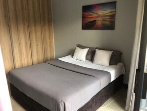 1 bedroom, WiFi - A Tranquil and Semi-smart apartment in Sandton (Sandton)