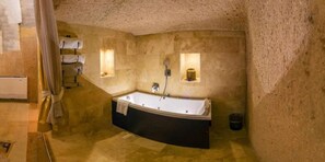 Doccia, asciugamani, carta igienica