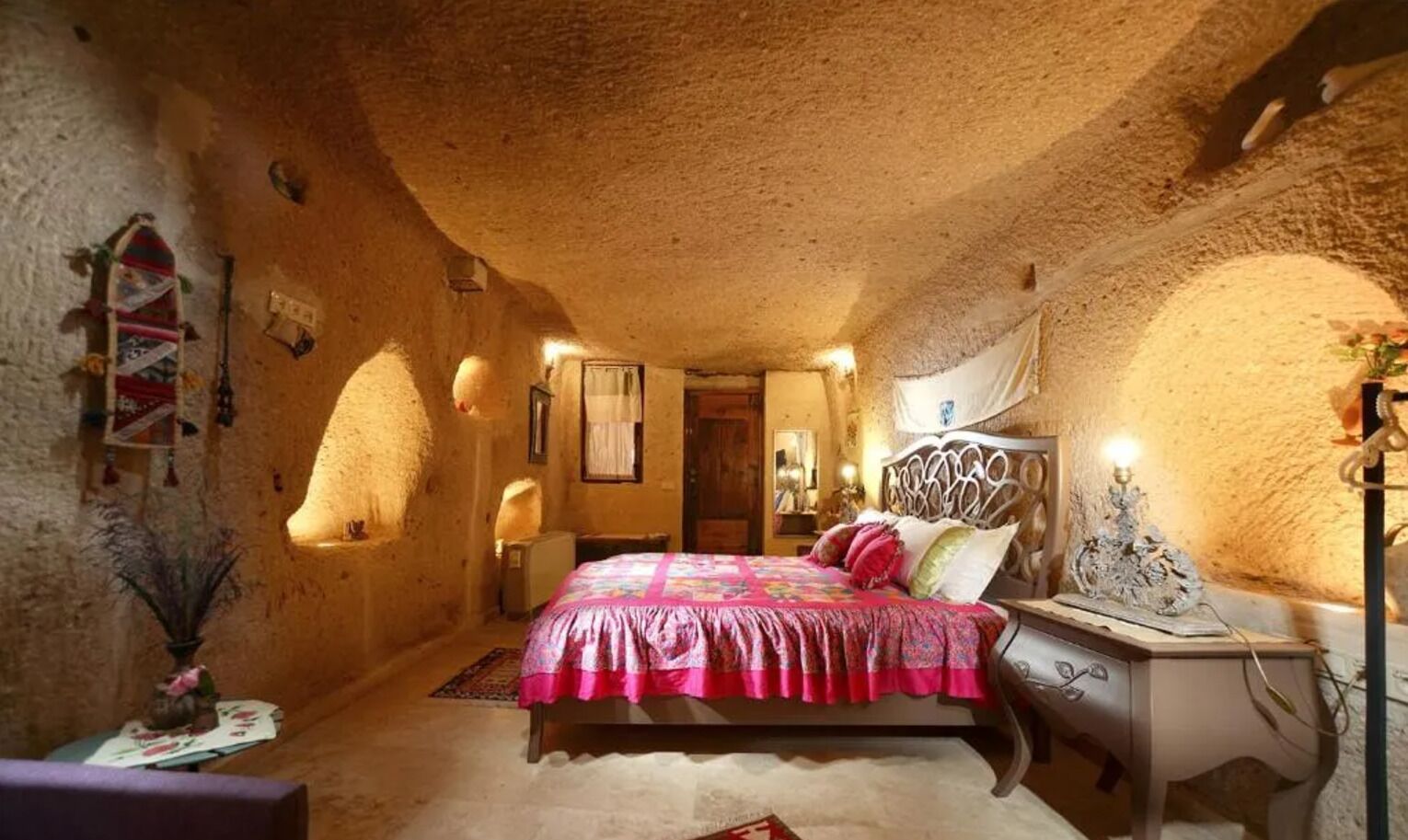 1 bedroom, bed sheets