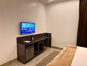 Caja de seguridad en la habitación y escritorio
