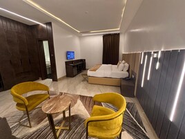 Luxury Suite, Pool View | In-room safe, desk, soundproofing, free WiFi