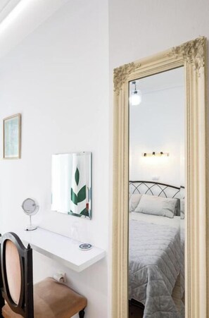 2 bedrooms, iron/ironing board, free WiFi, bed sheets - Apartment near Athens Towers
(Athina)