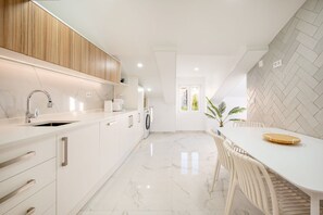 Fridge, microwave, oven, dishwasher - GuestReady - A secret penthouse in Lisbon (Lisbon)