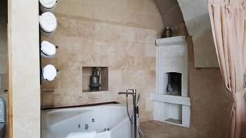 Doccia, asciugamani, carta igienica