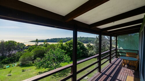 Welcome to your lakeside haven!