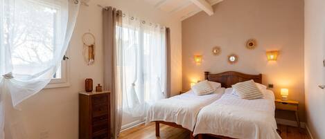 3 bedrooms, iron/ironing board, free WiFi, bed sheets