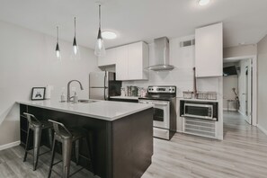 Fridge, microwave, oven, stovetop