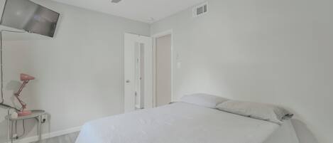 1 habitación, escritorio, tabla de planchar con plancha y wifi gratis