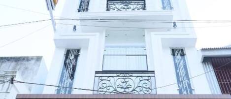 Façana frontal de l'allotjament