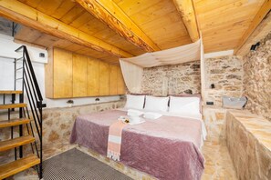 1 dormitorio, tabla de planchar con plancha, wifi y ropa de cama