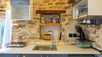 Fridge, oven, coffee/tea maker, toaster