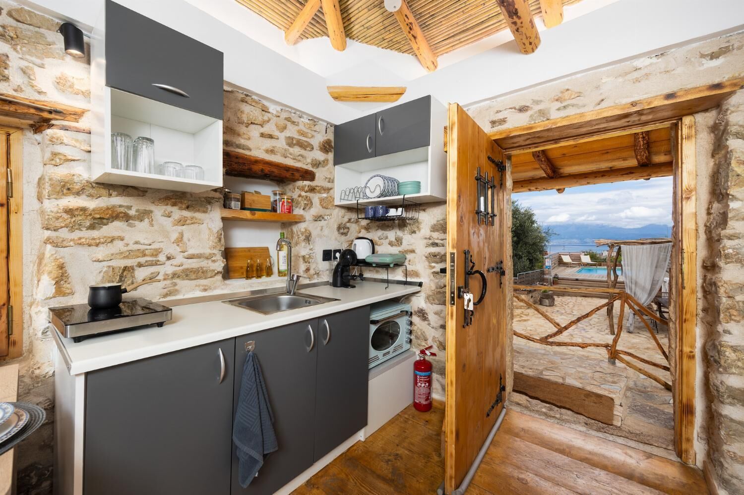 Fridge, oven, coffee/tea maker, toaster