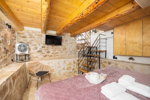 1 chambre, fer et planche Ă repasser, Wi-Fi, draps fournis