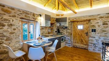 Réfrigérateur, four, cafetiÚre/bouilloire, grille-pain