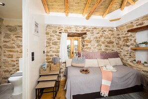 1 slaapkamer, een strijkplank/strijkijzer, wifi, beddengoed