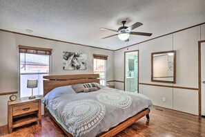 3 bedrooms, iron/ironing board, WiFi, bed sheets