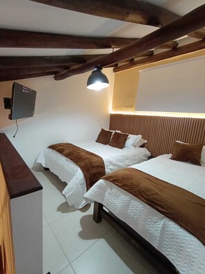 3 chambres, fer et planche à repasser, Wi-Fi, draps fournis