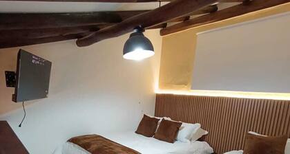 Hermoso apartamento moderno, cómodo de tres habitaciones con vista a la montaña.