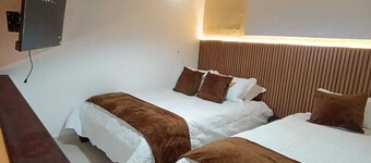 Hermoso apartamento moderno, cómodo de tres habitaciones con vista a la montaña.