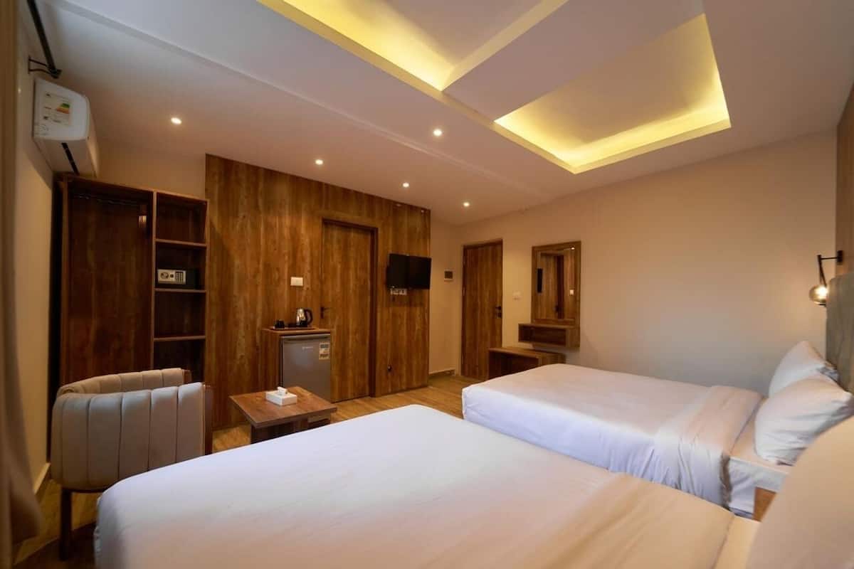 Superior Twin Room | Egyptian cotton sheets, premium bedding, down comforters, pillowtop beds