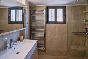 Apartment, Balcony, City View | Bathroom