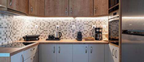 公寓, 阳台, 城市景观 | 私人厨房 | 大冰箱、微波炉、烤箱、洗碗机