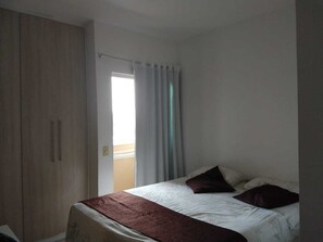 4 bedrooms, iron/ironing board, WiFi