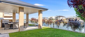 Windward Marina Retreat