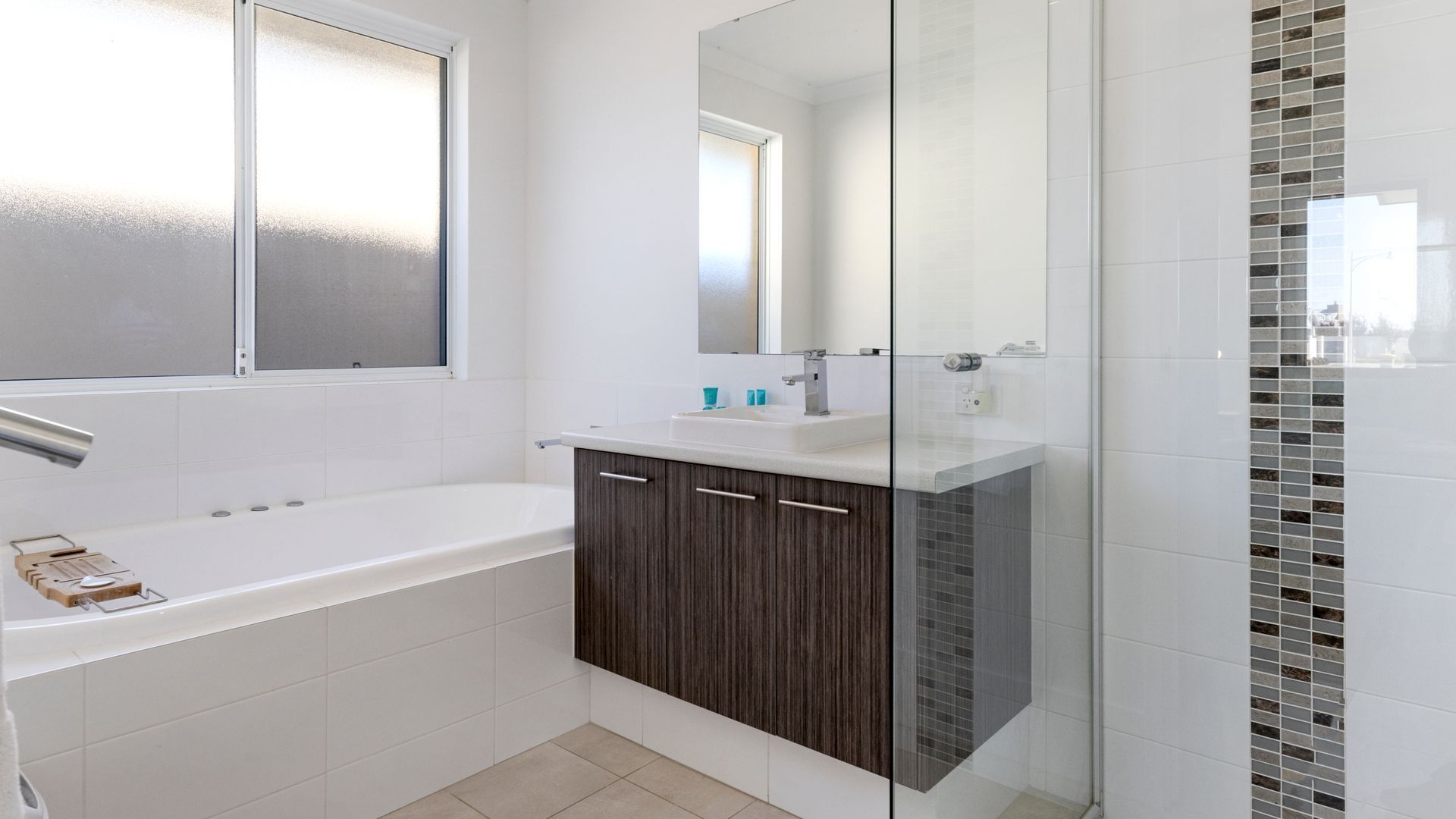 Shower, free toiletries, hair dryer