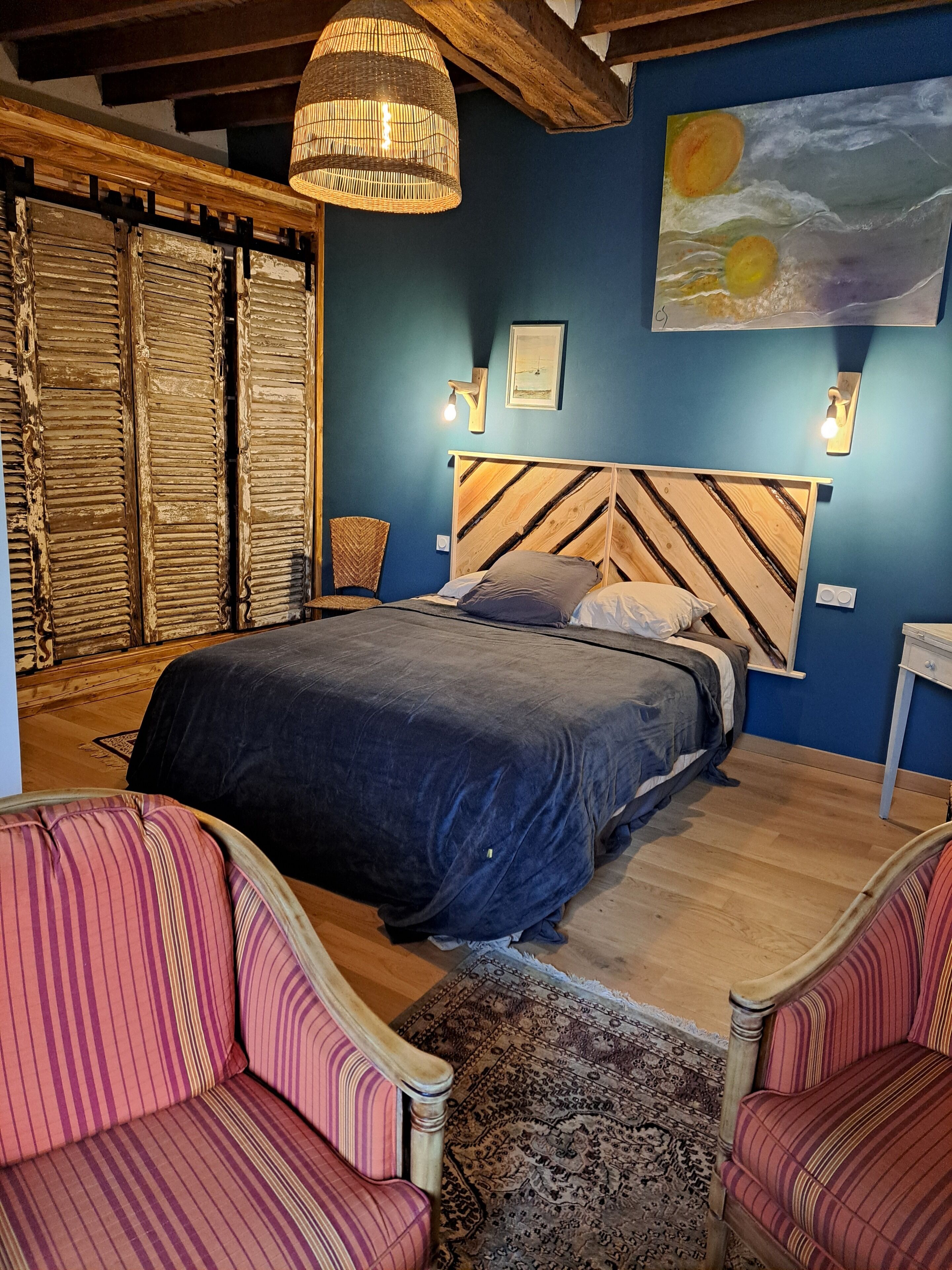 Strykjärn/strykbräda, wi-fi och sängkläder