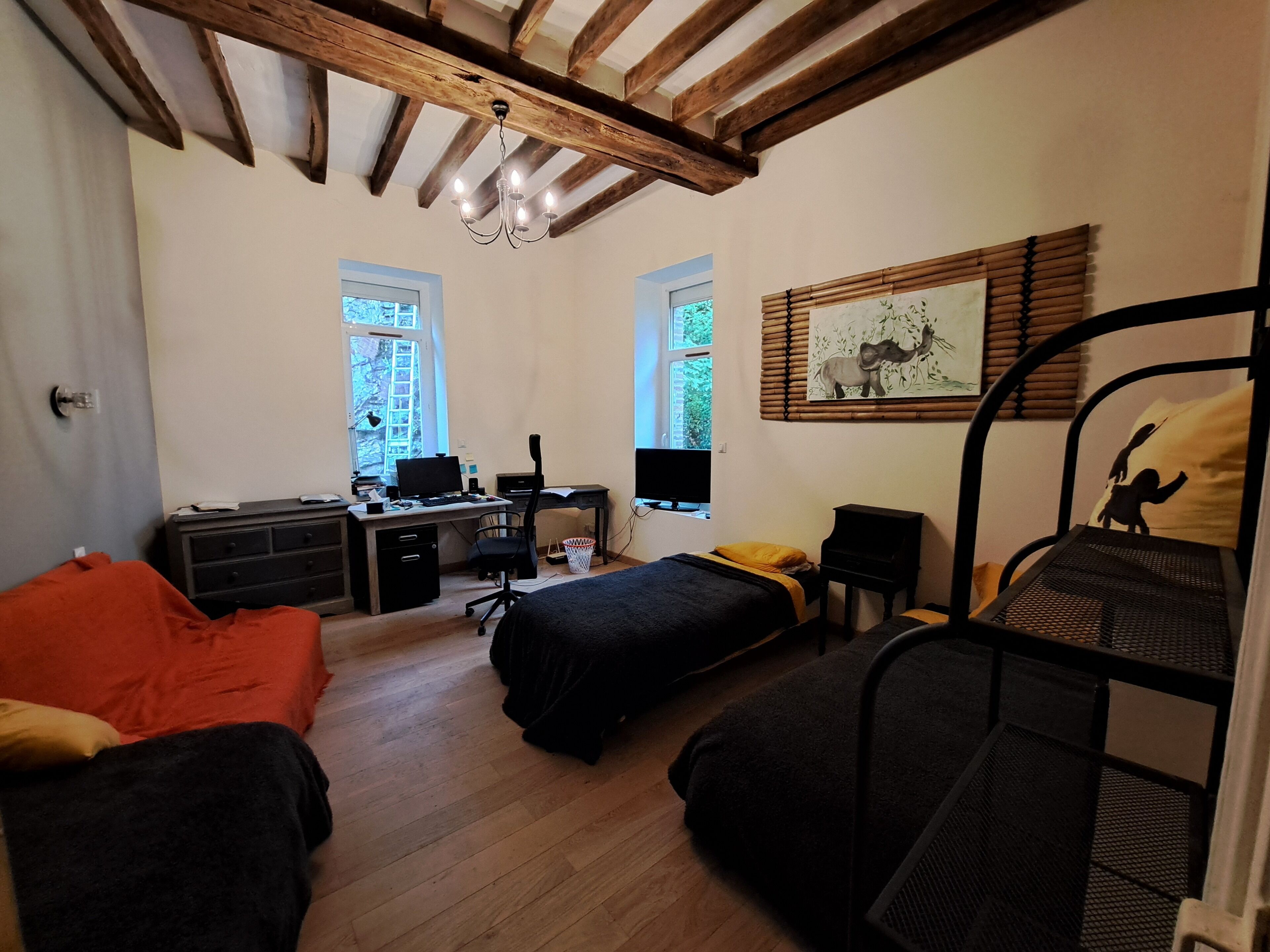 Iron/ironing board, WiFi, bed sheets