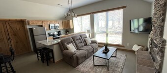 Charming 2-bedroom cabin with WiFi in brilliant Winston-Salem