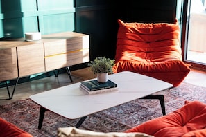 Cobertura design, vista para a montanha | Área de estar