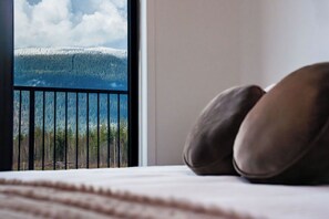 Design Penthouse, Mountain View | 4 bedrooms, individually decorated, individually furnished