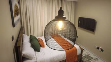 1 dormitorio, tabla de planchar con plancha, wifi y ropa de cama