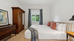 3 bedrooms, iron/ironing board, free WiFi