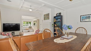 Dining - Westlee Cottage in Wentworth Falls (Wentworth Falls)