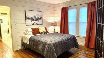 1 slaapkamer, een strijkplank/strijkijzer, wifi, beddengoed