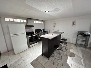 Microwave, oven, stovetop, coffee/tea maker