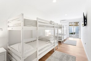 5 chambres, fer et planche à repasser, accès Internet, draps fournis