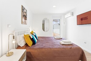 5 soverom, strykejern/-brett, internettilgang og sengetøy